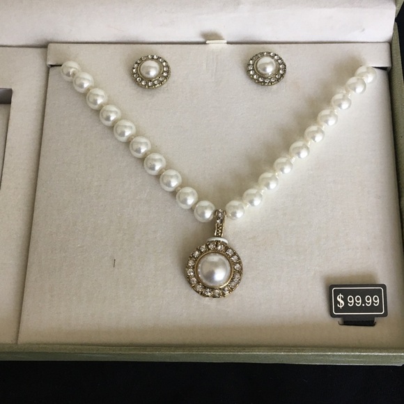 Cote D’Azur Fashion Jewelry Faux Pearl Necklace and Earrings Set - Picture 3 of 13